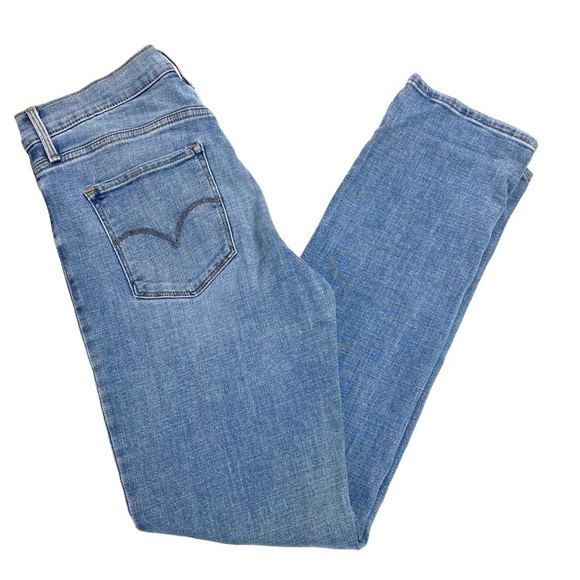 LEVI’S 314 Shaping Straight High Rise Jeans in Light Washed - Picture 8 of 9